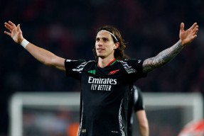 埃因霍温训练开放日，清晨主帅复盘引欢呼，欧篮联在即，团队化学反应显著的简单介绍-开云APP